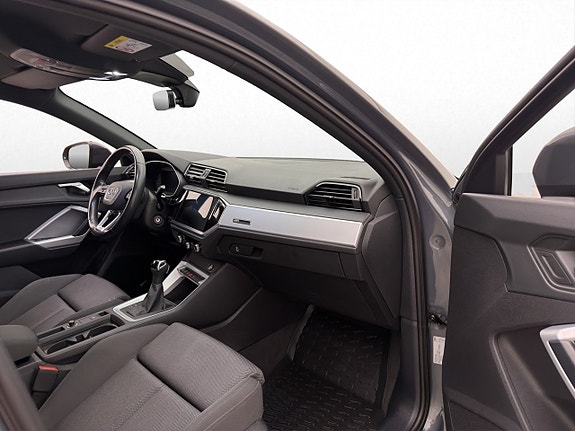 Audi Q3 27 of 30
