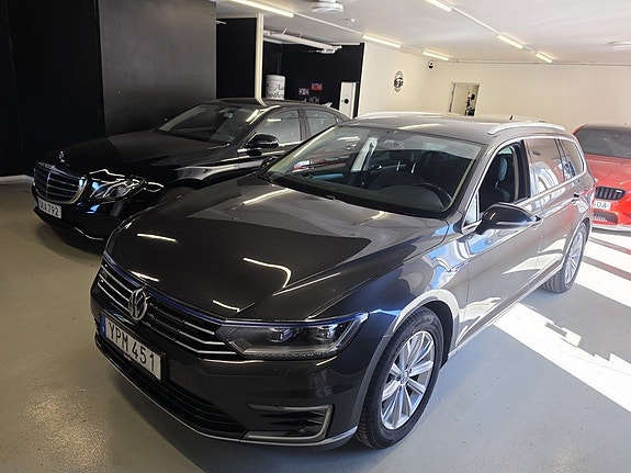 Volkswagen Passat 5 of 14