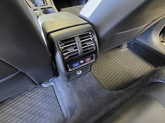 Volkswagen Passat 11 of 14