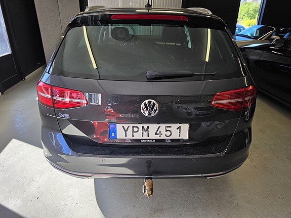 Volkswagen Passat 3 of 14