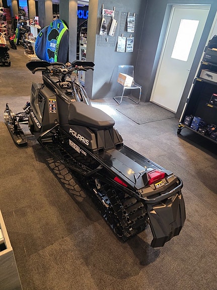 Polaris Indy 650 Xcr 136" 4 of 8
