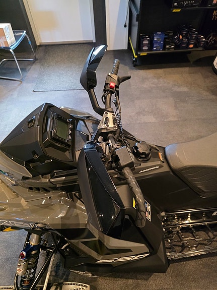 Polaris Indy 650 Xcr 136" 7 of 8
