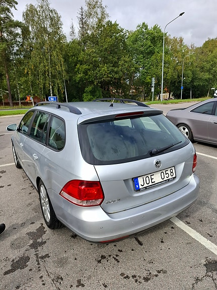 Volkswagen Golf V 2 of 6