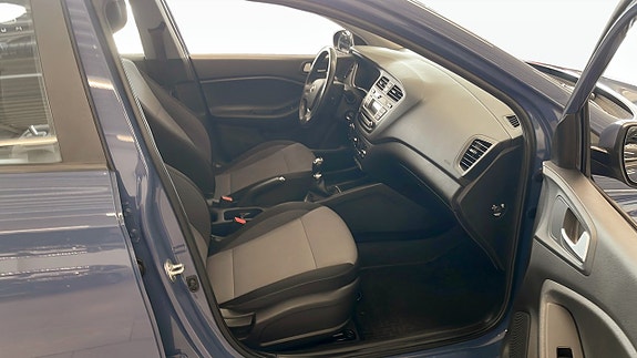 Hyundai i20 3 of 9