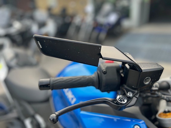 Suzuki GSX-S1000 3 of 7