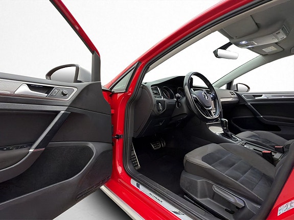 Volkswagen Golf Alltrack 10 of 30