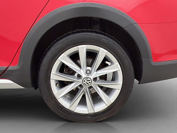 Volkswagen Golf Alltrack 28 of 30