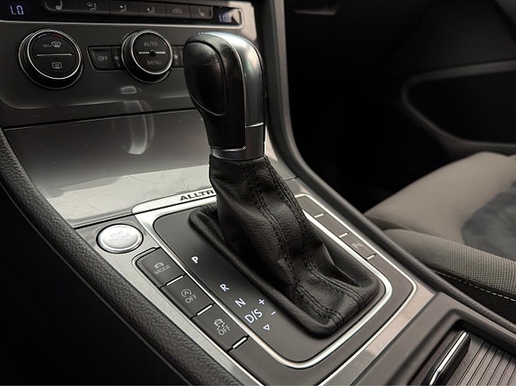 Volkswagen Golf Alltrack 22 of 30