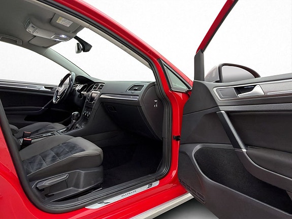 Volkswagen Golf Alltrack 24 of 30