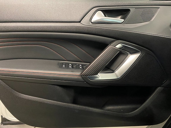 Peugeot 308 SW 24 of 25
