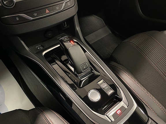 Peugeot 308 SW 22 of 25