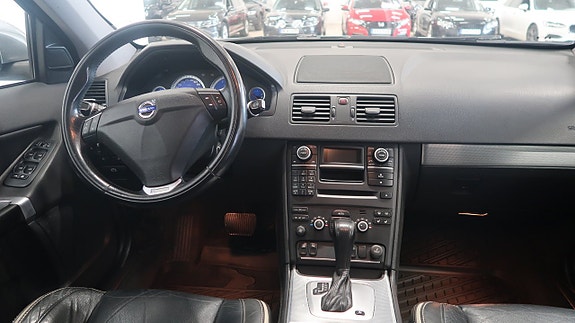 Volvo XC90 11 of 15