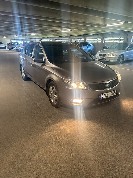 Kia Ceed 2 of 5