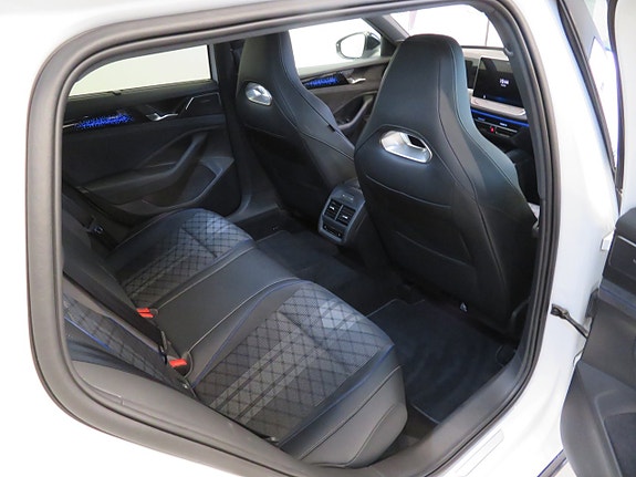 Volkswagen Passat 7 of 14