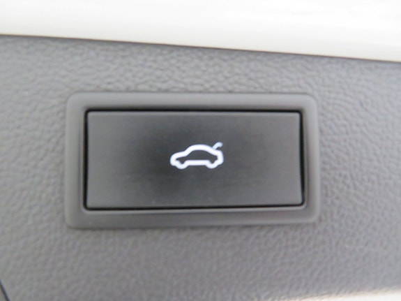 Volkswagen Passat 9 of 14