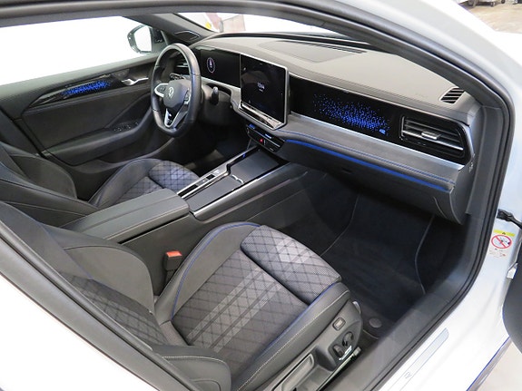 Volkswagen Passat 5 of 14