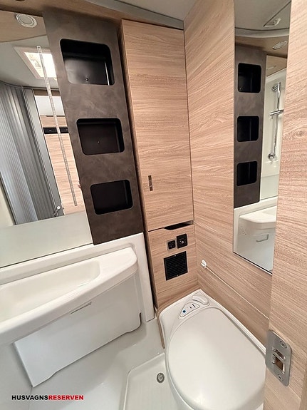 Knaus Van TI Plus 650 MEG 4WD Platinum Selection -MAN 23 of 24