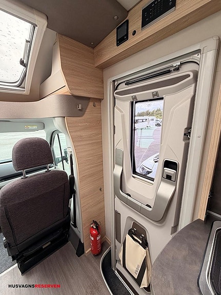 Knaus Van TI Plus 650 MEG 4WD Platinum Selection -MAN 14 of 24