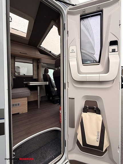 Knaus Van TI Plus 650 MEG 4WD Platinum Selection -MAN 9 of 24