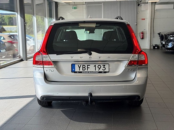 Volvo V70 4 of 25