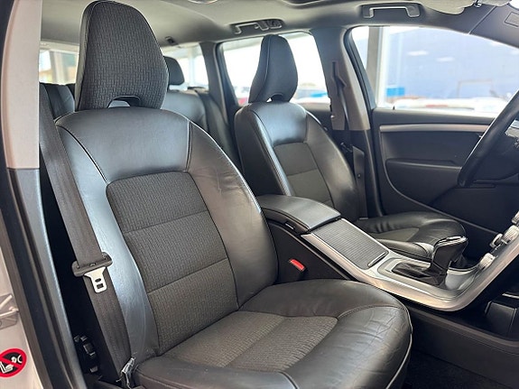 Volvo V70 12 of 25