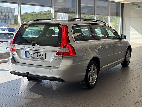 Volvo V70 3 of 25