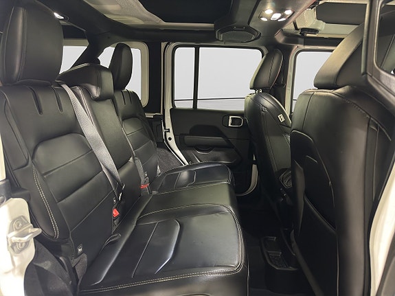 Jeep Wrangler Unlimited 10 of 19