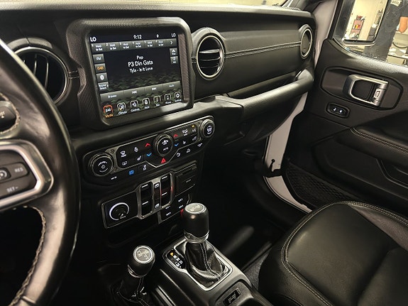 Jeep Wrangler Unlimited 16 of 19