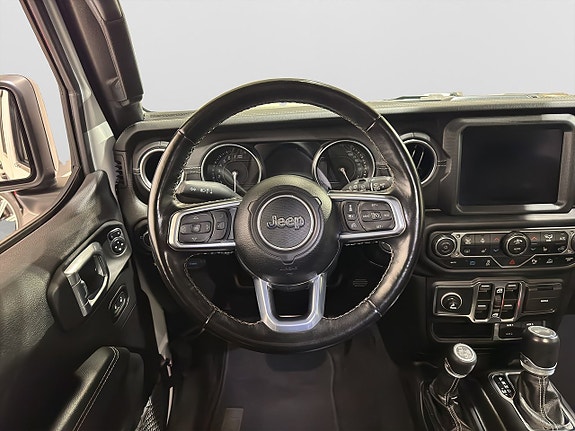 Jeep Wrangler Unlimited 13 of 19