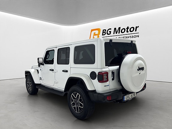 Jeep Wrangler Unlimited 6 of 19
