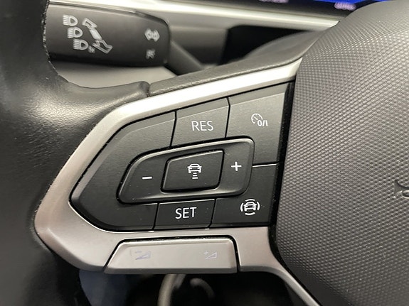 Volkswagen T-Roc 13 of 18