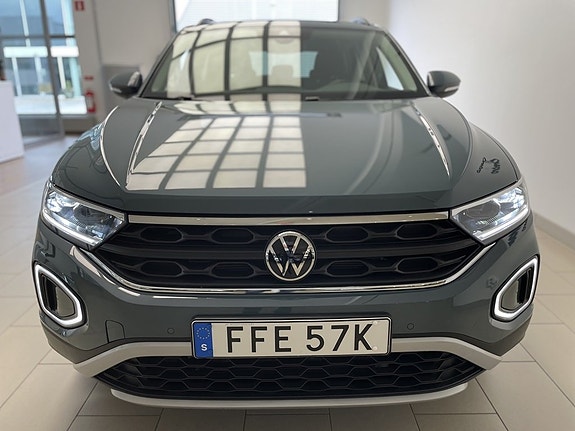 Volkswagen T-Roc 3 of 18