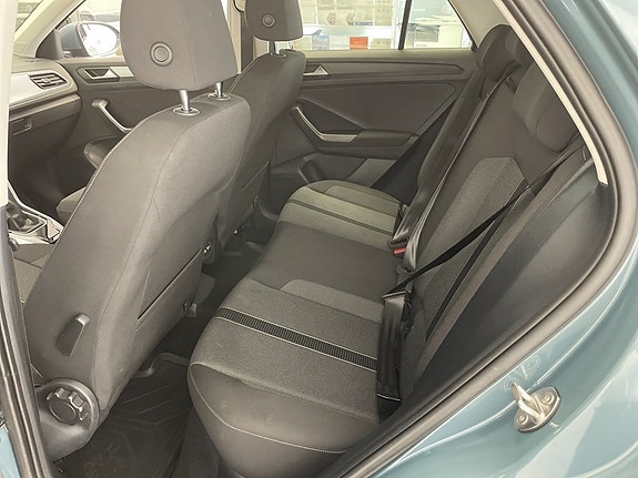 Volkswagen T-Roc 11 of 18
