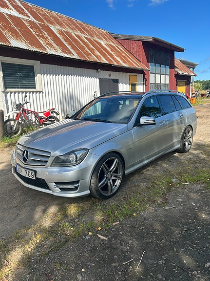 Mercedes-Benz C220 4 of 11