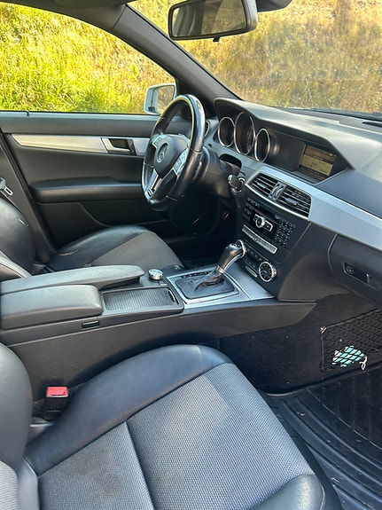 Mercedes-Benz C220 6 of 11