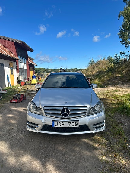 Mercedes-Benz C220 5 of 11