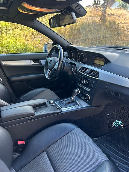 Mercedes-Benz C220 7 of 11