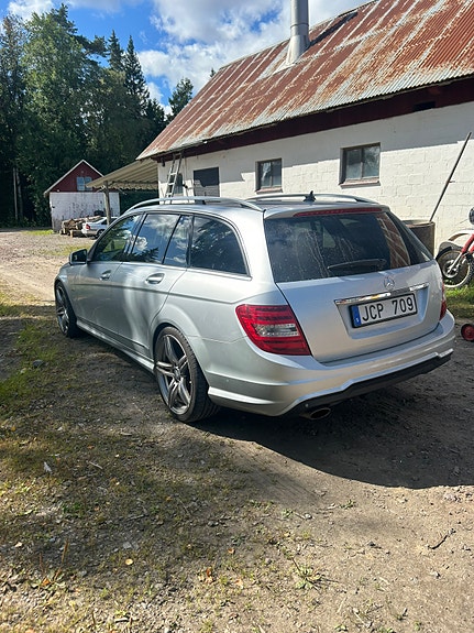 Mercedes-Benz C220 3 of 11