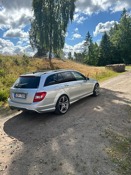 Mercedes-Benz C220 2 of 11