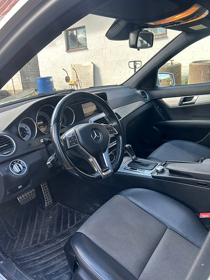 Mercedes-Benz C220 10 of 11