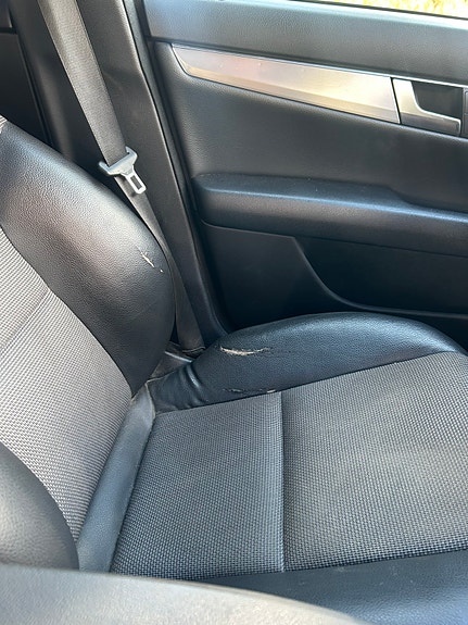 Mercedes-Benz C220 11 of 11
