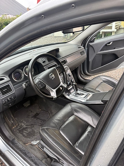 Volvo V70 8 of 9