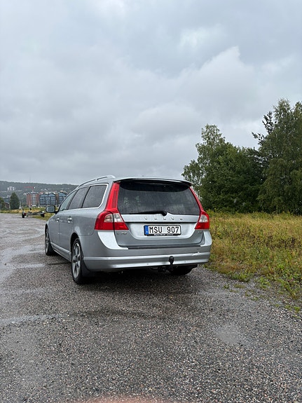 Volvo V70 3 of 9