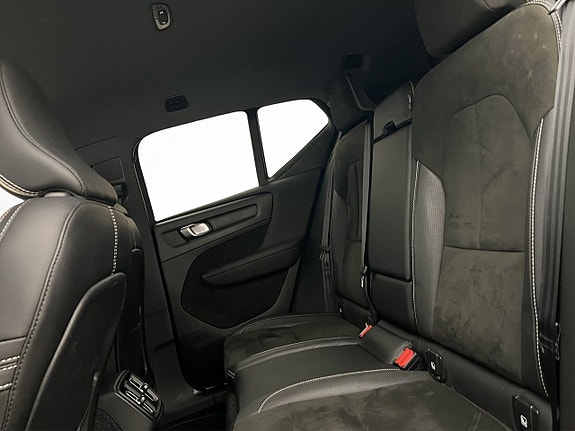 Volvo XC40 16 of 30