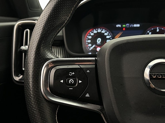 Volvo XC40 17 of 30