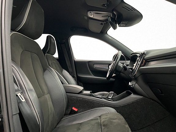 Volvo XC40 11 of 30