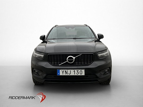 Volvo XC40 2 of 30