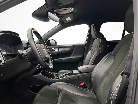 Volvo XC40 13 of 30