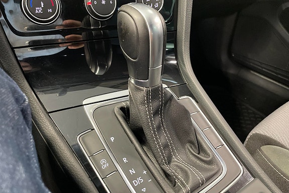 Volkswagen Golf VII 12 of 17