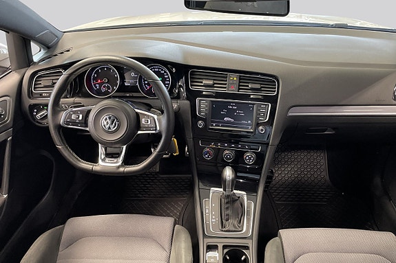 Volkswagen Golf VII 7 of 17